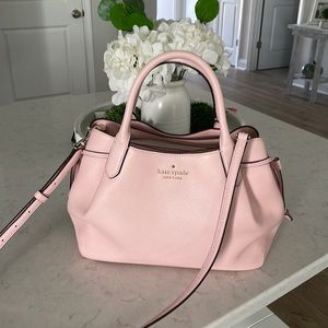 NWNT Kate spade soft pink pebbled grain pocketbook … excellent condition 💕